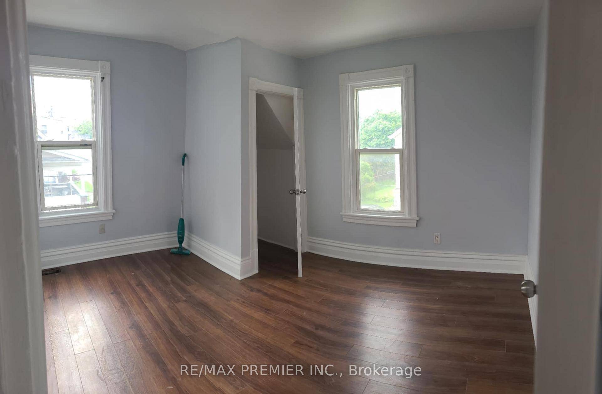 Prime downtown Niagara Falls locationwalk to everything !