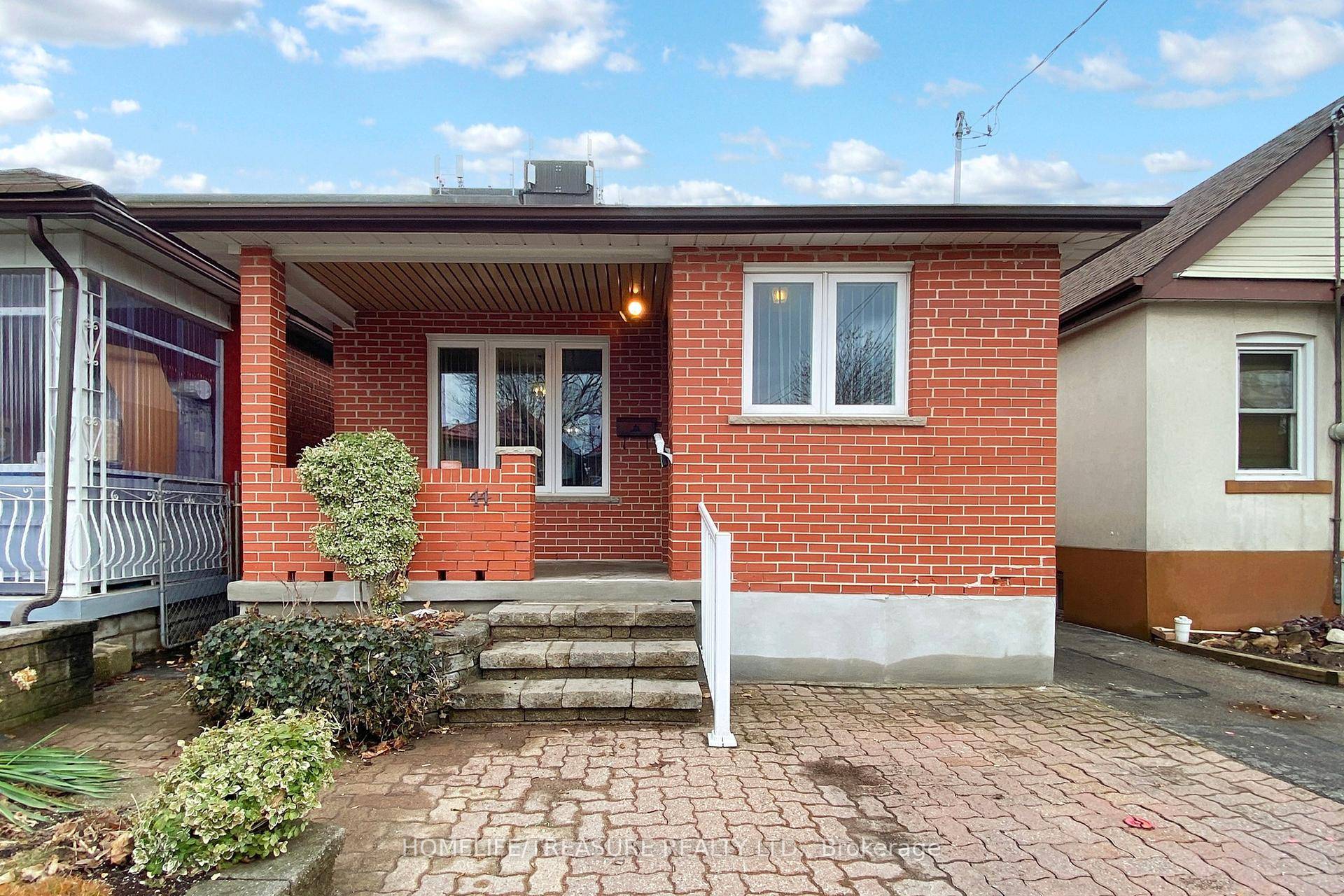 Must be seen ! ! Rarely available Enormous Custom Built Detached 5 level backsplit with over 2835 square feet of total living space !