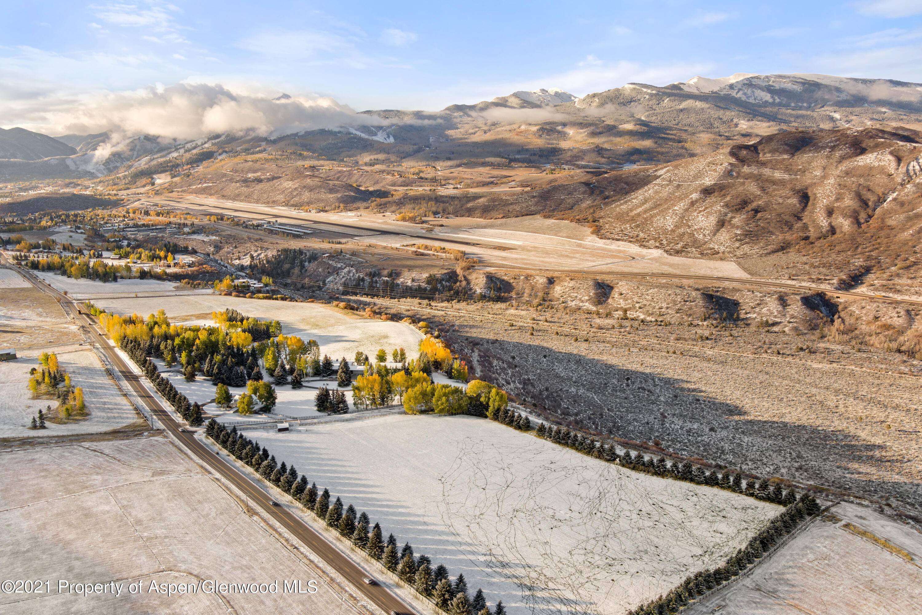 Located less than 10 minutes from downtown Aspen, the Merry Go Ranch offers the ultimate combination of natural beauty, seclusion, and access to world class amenities.