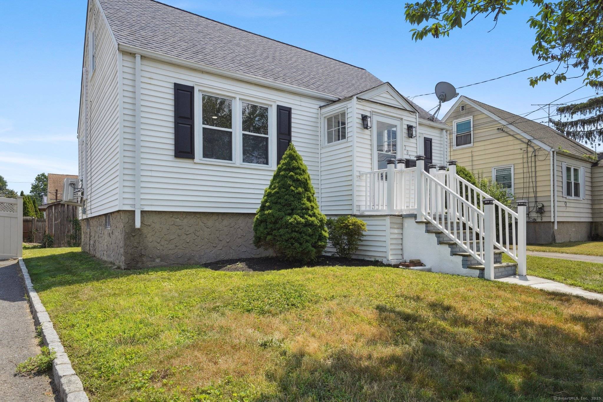 Welcome home ! This stunning, fully remodeled 3 bedroom, 2 bathroom single family gem in the heart of Stratford is ready for you.