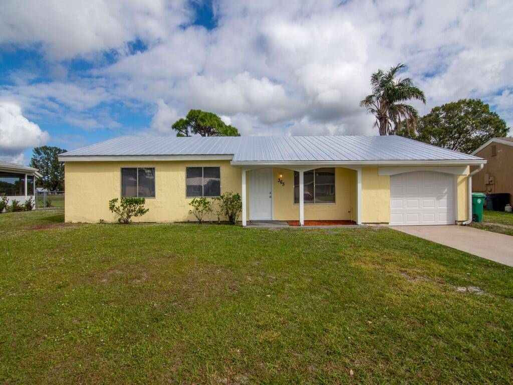 Welcome to this charming 2 bedroom, 2 bath home nestled SW Pt.