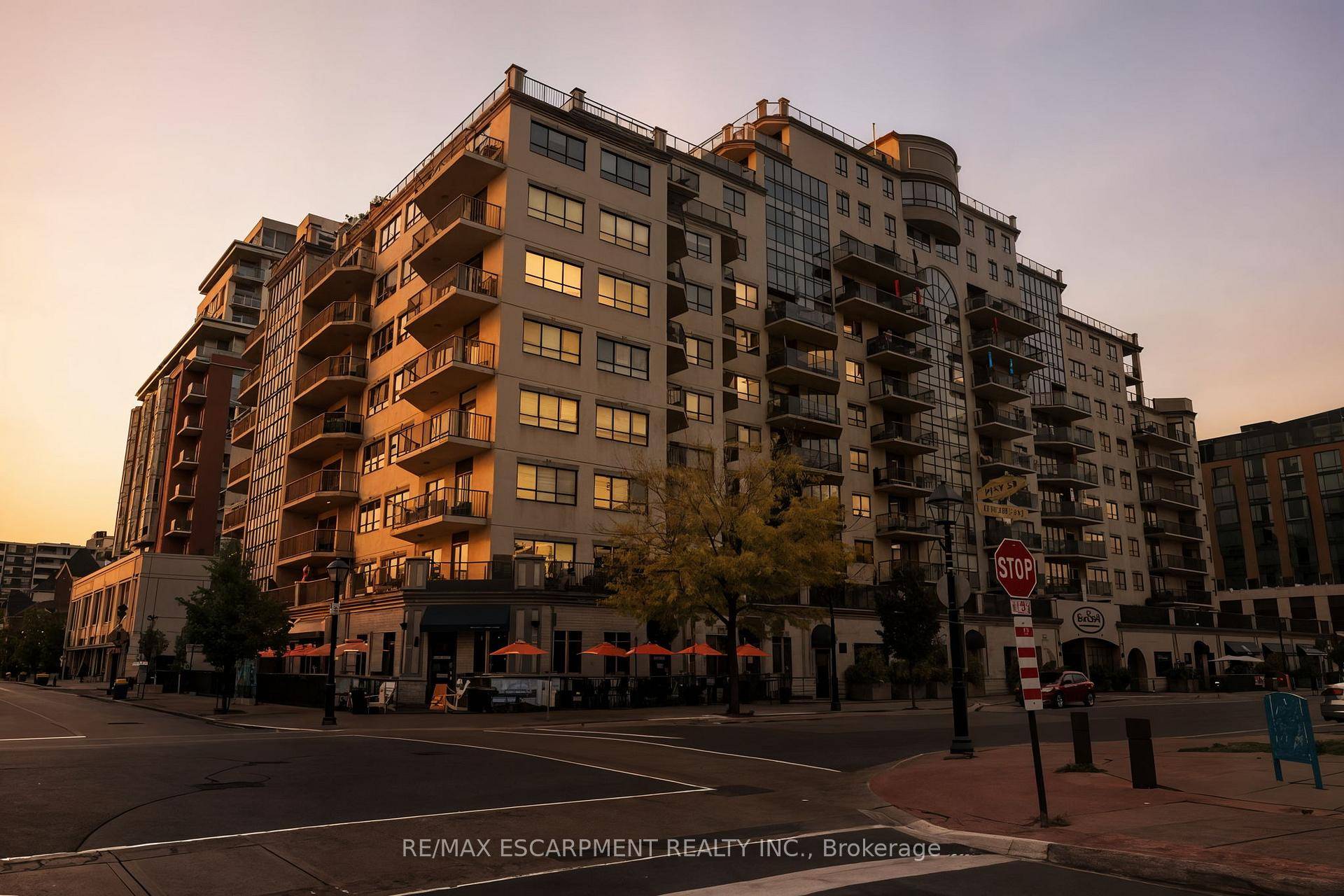 Experience upscale urban living at its finest in this executive style corner suite located in one of downtown Burlington's most iconic condominium residences.