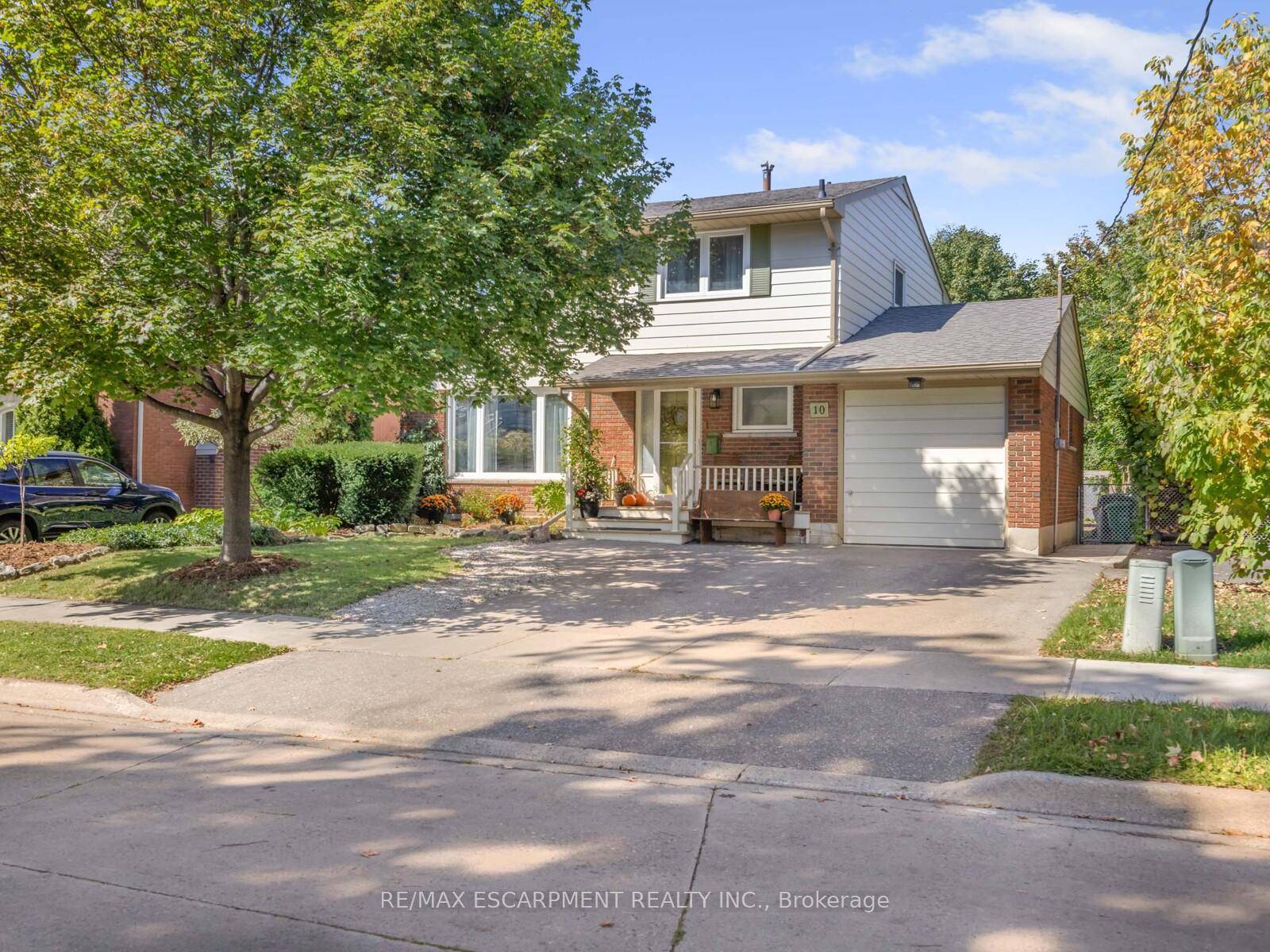 This charming four plus one bedroom home is ideally situated in downtown Brampton, surrounded by stunning century homes, majestic trees, and nearby walking trails.