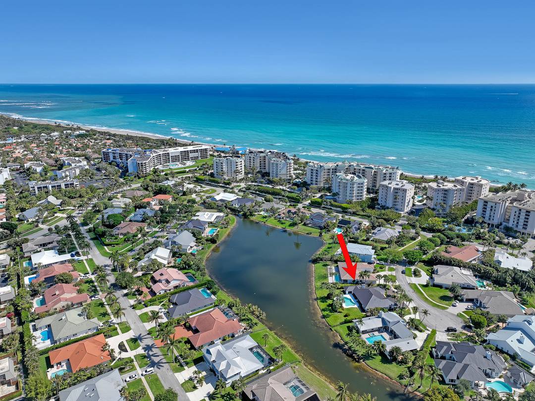 Walk to the beach ! Lake view home in a quiet neighborhood and cul de sac.