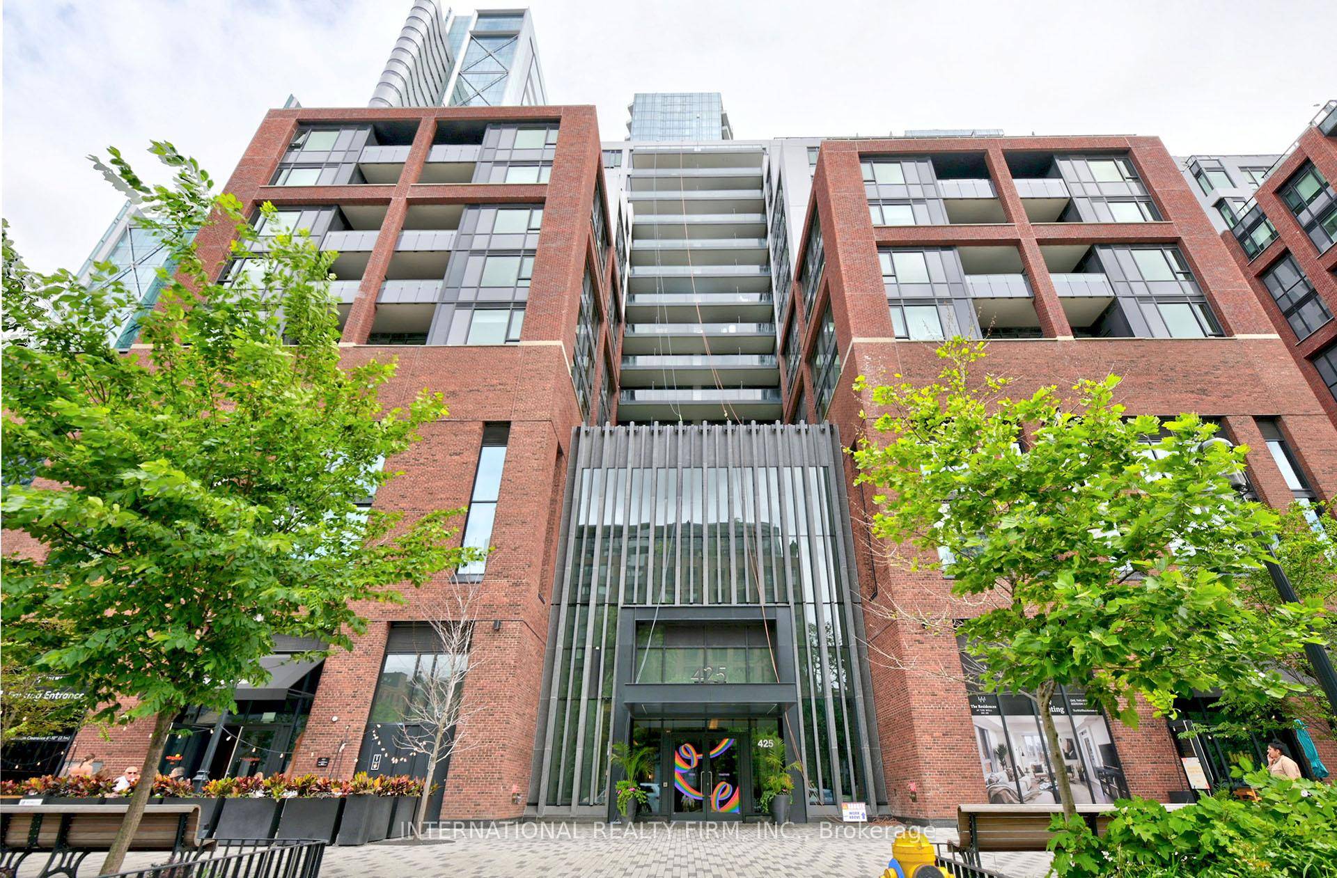 Welcome to a lifestyle unlike any other in downtown Toronto.