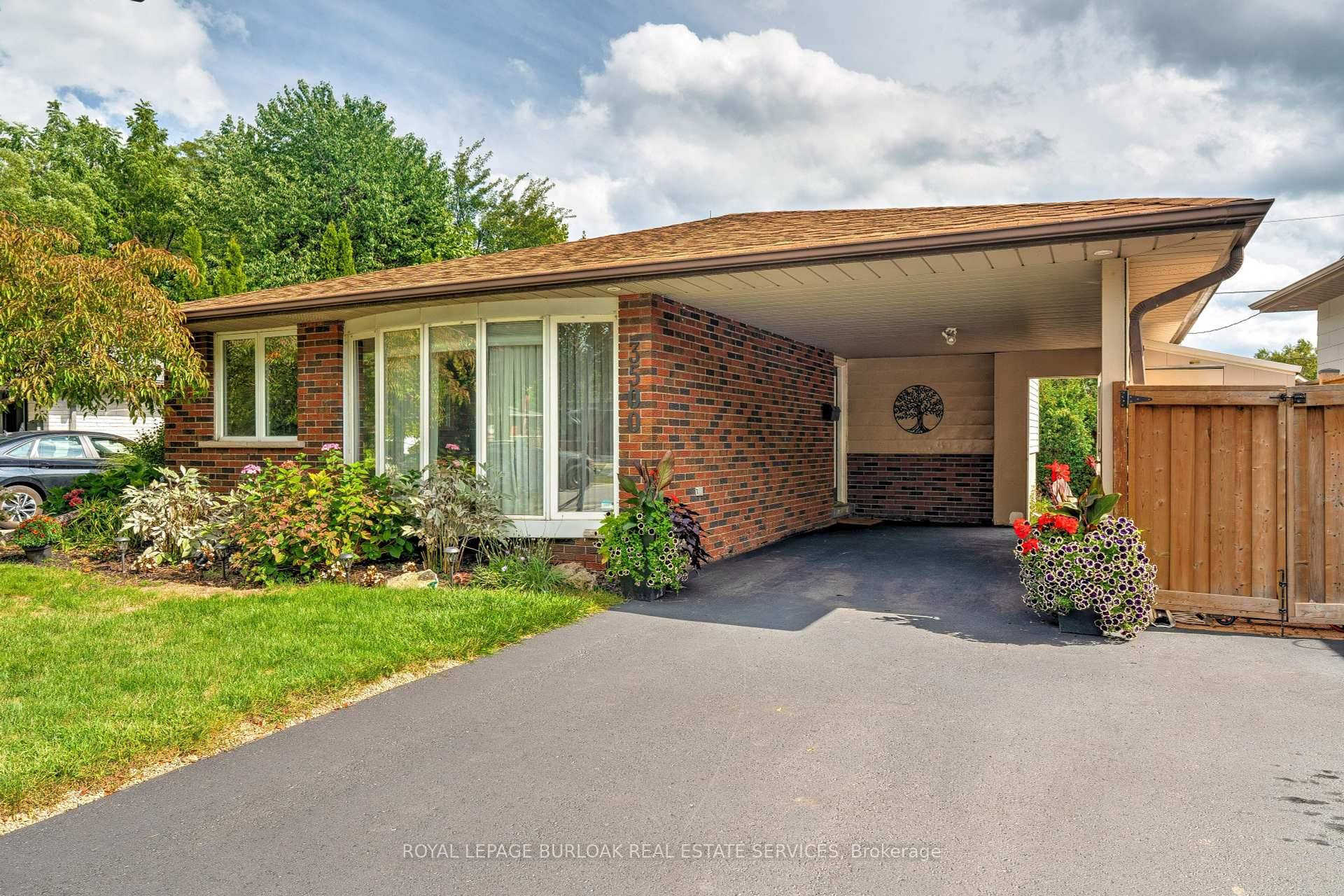 Welcome to This Beautifully Updated Detached Home in Coveted South Burlington set on a large, fully fenced lot in one of South Burlington's most desirable neighbourhoods, this home offers the ...