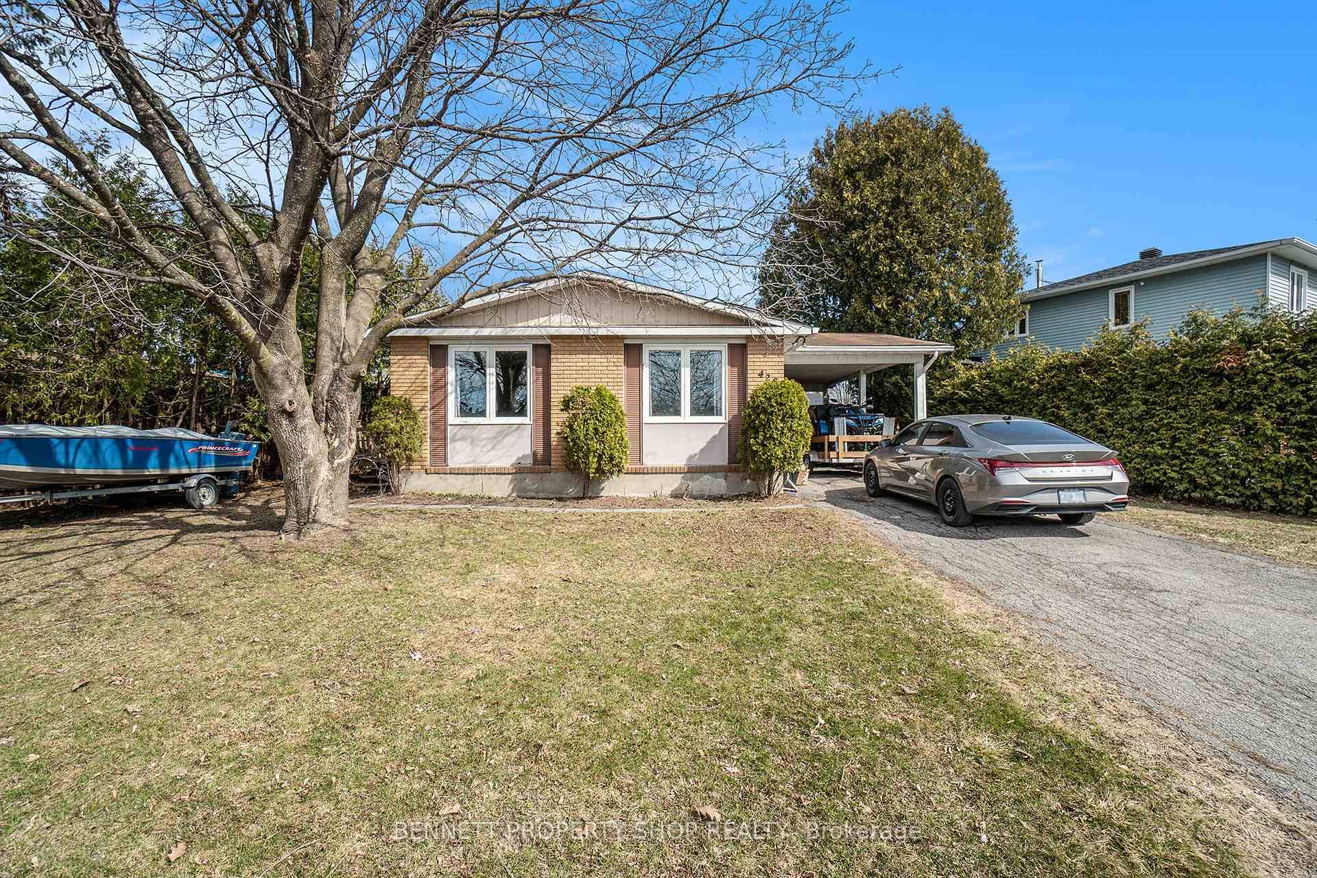 Unlock the potential of 428 Hatfield Crescent, Ottawa, a charming bungalow in the family friendly Queenswood Heights community.