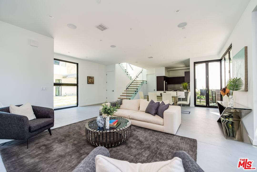 370 N San Vicente Blvd 2BR Beverly Grove La