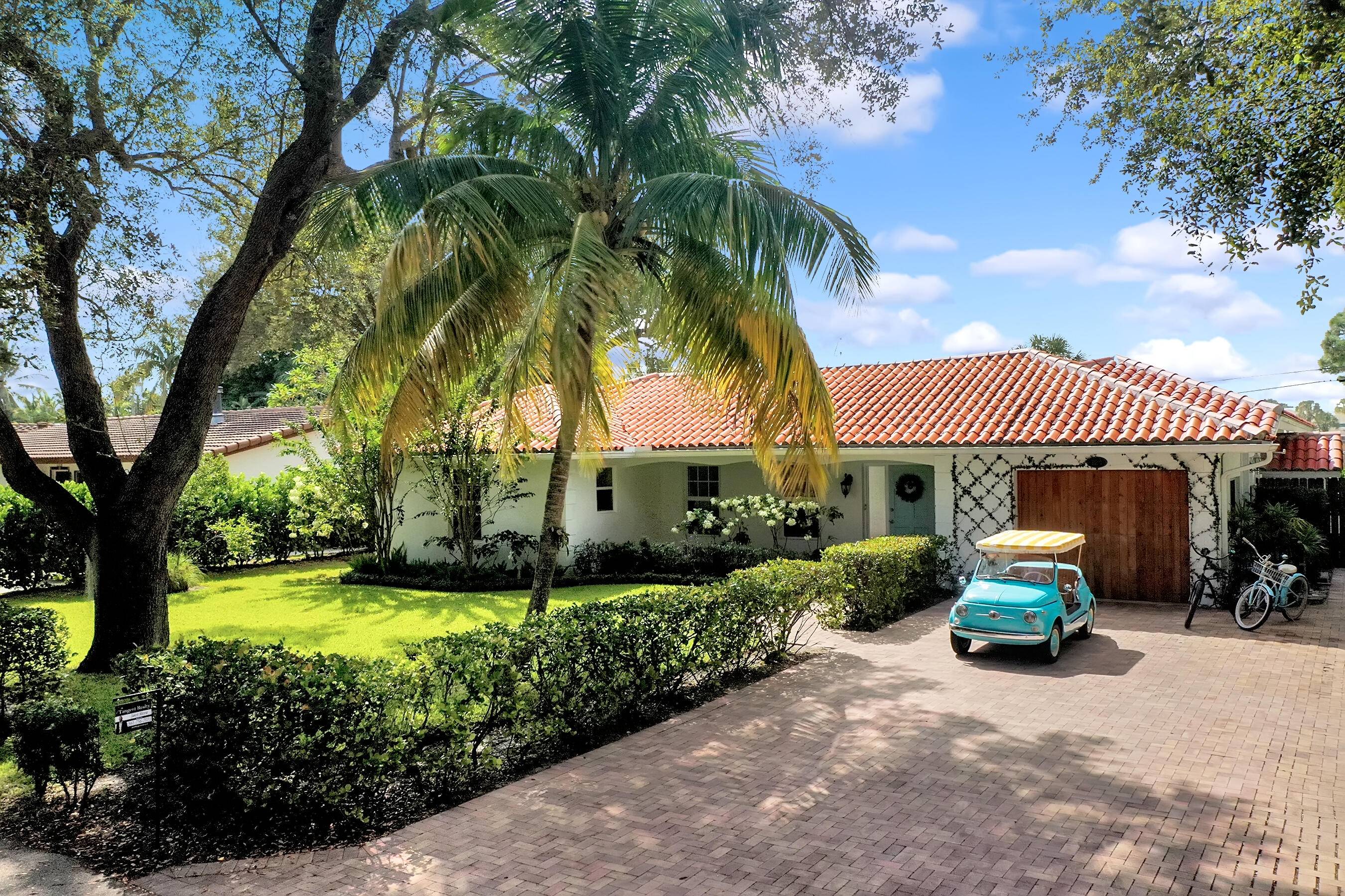 Nestled in East Boca's highly desirable Historic neighborhood of Old Floresta, minutes from I 95 and downtown Mizner Park, with A schools, ''Floresta Cottage'' provides old and new.