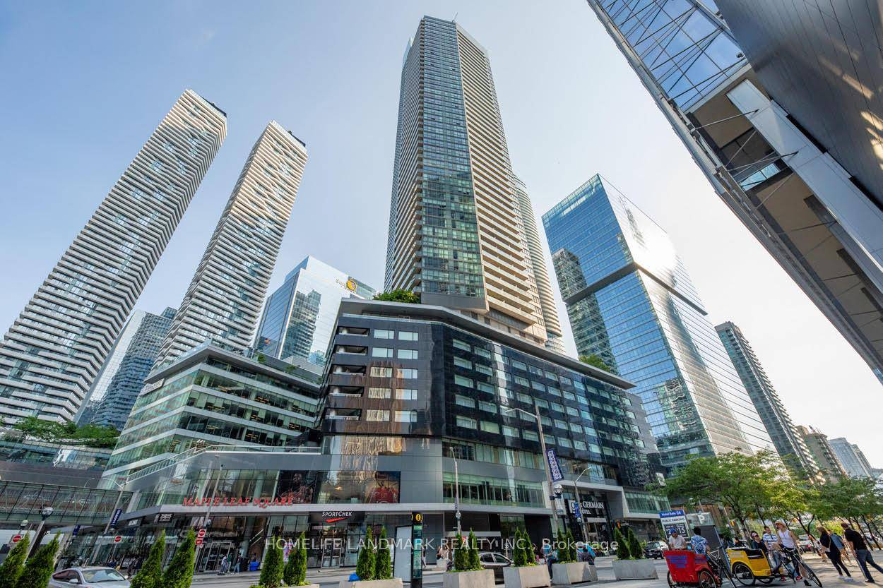 Welcome to Downtown Living at Its Finest !