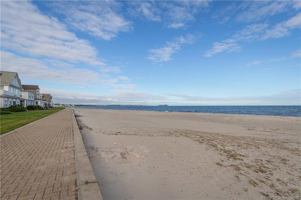 SUMMER WEEKLY RENTAL 2026 Immaculate Clean beach house that has everything you want within coveted laurel beach community.