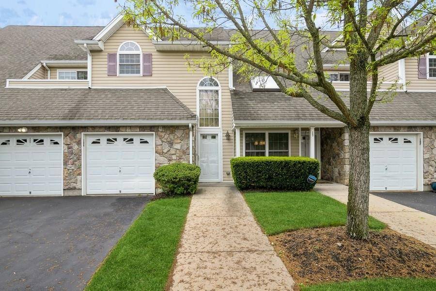 Beautifully updated and maintained upper level Devonshire unit in the lovely 55 gated Stone Ridge Estates !