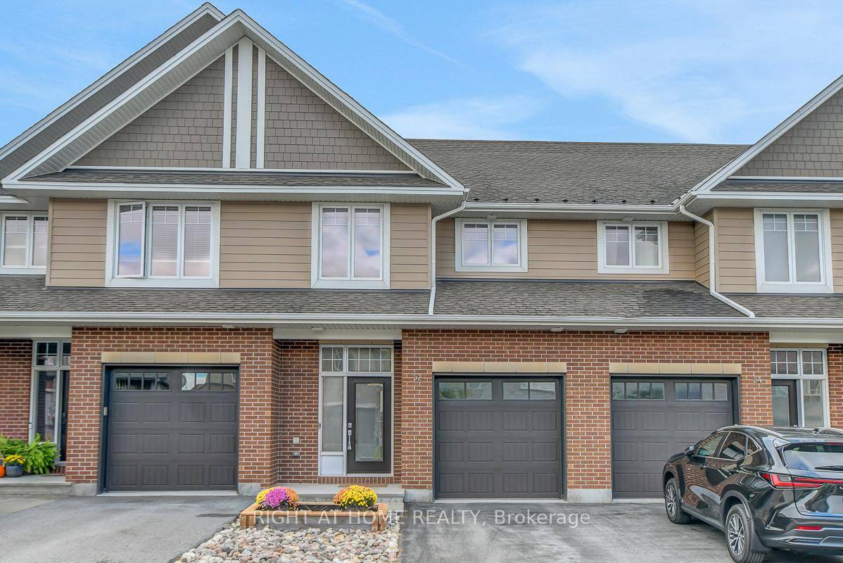 Open House Sunday October 12, 2 4pm Welcome to this immaculate and upgraded Uniform built townhouse located on a quiet, family friendly street in the highly sought after Richardson Ridge ...
