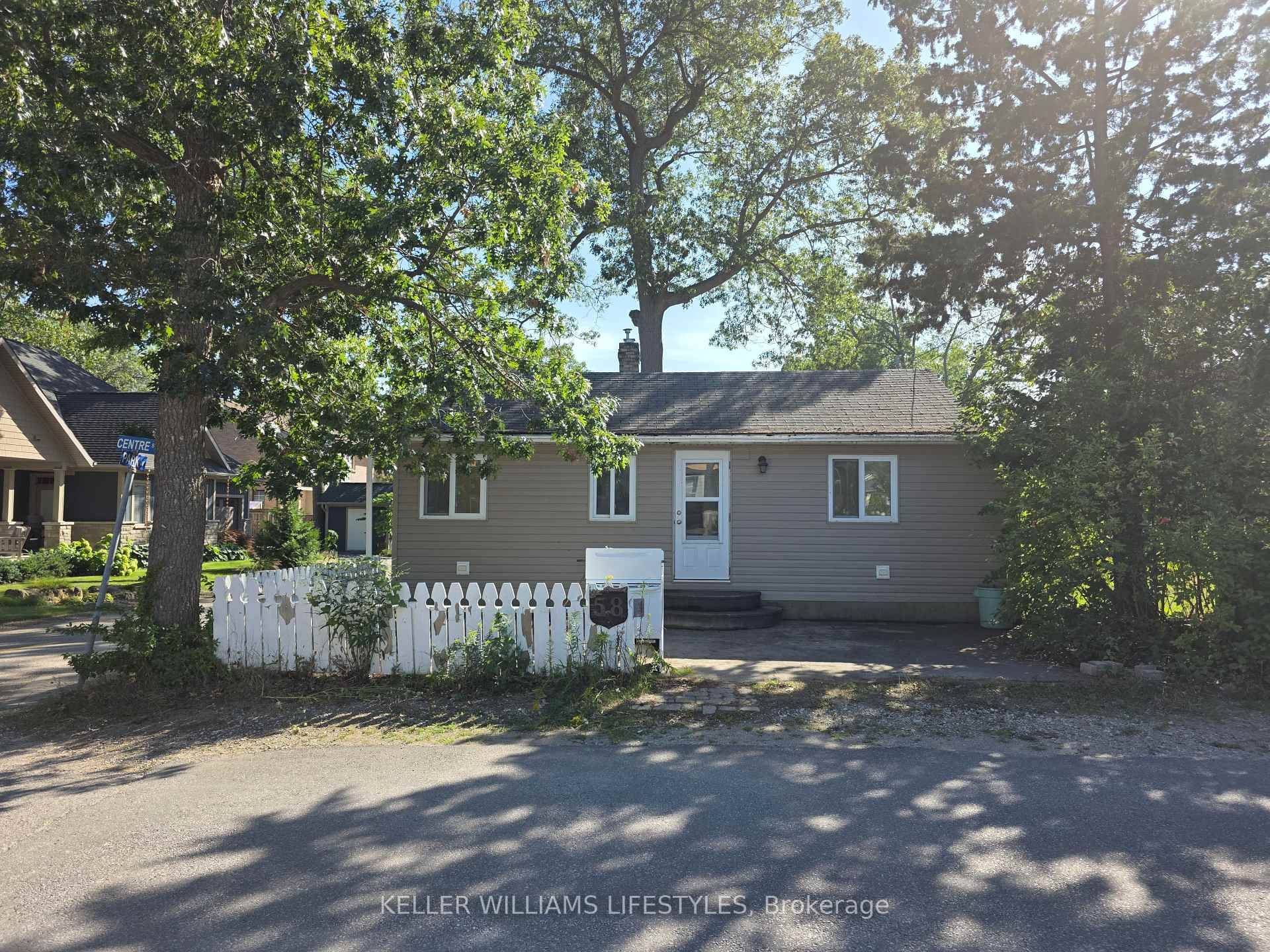 Welcome to 58 Centre Street, Grand Bend, it's all about LOCATION, LOCATION, LOCATION !