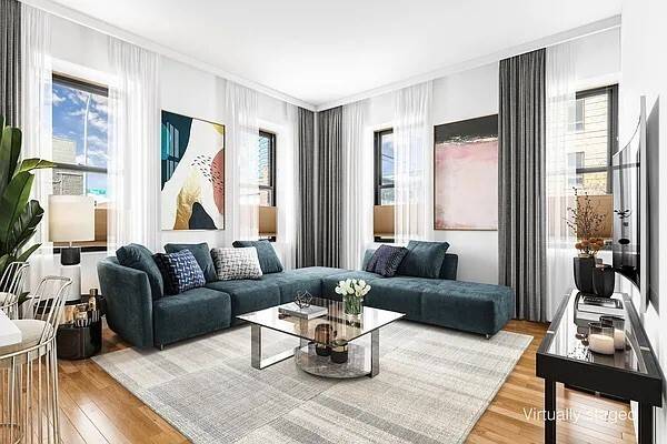 One bedroom gem in vibrant Greenpoint located on the waterfront !