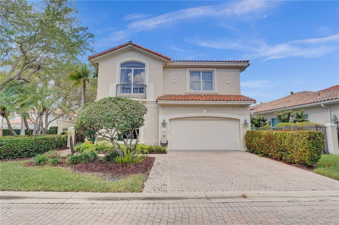 Spacious unfurnished 2 story corner home in the gated Harbor Islands community.