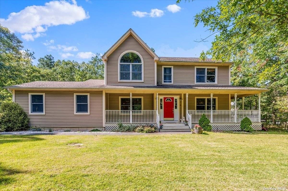 Beautiful Colonial On Oversized 1.
