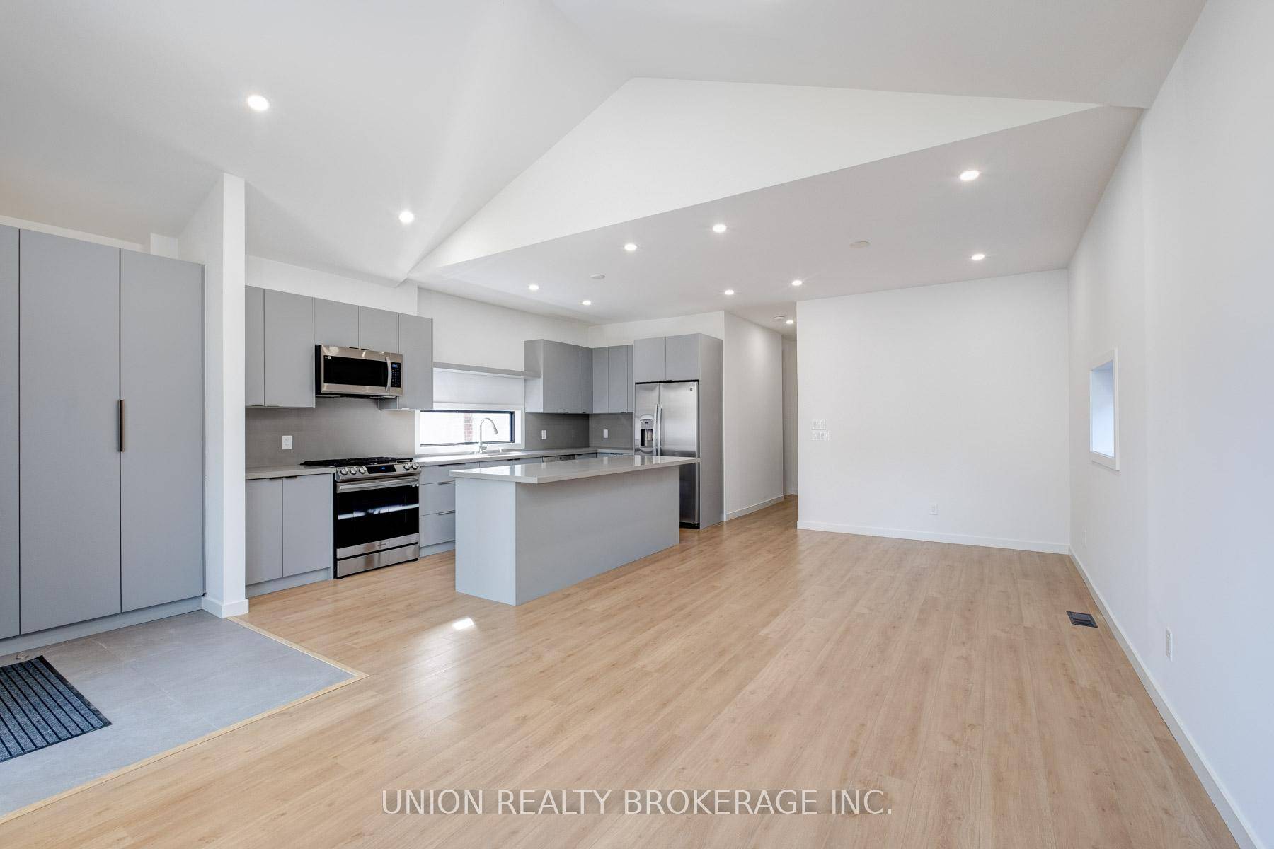 Gorgeous, modern amp ; bright main floor suite in the Upper Beach !