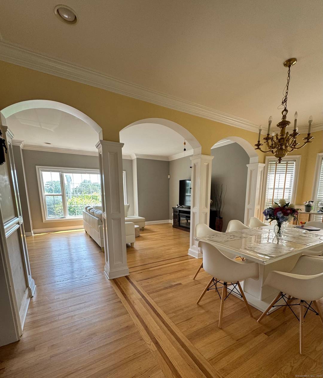 Beautifully designed and filled with natural light, this immaculate 3 story townhouse offers 2 3 bedrooms, 2 full and 1 half baths, soaring ceilings, and a spacious open floor plan ...