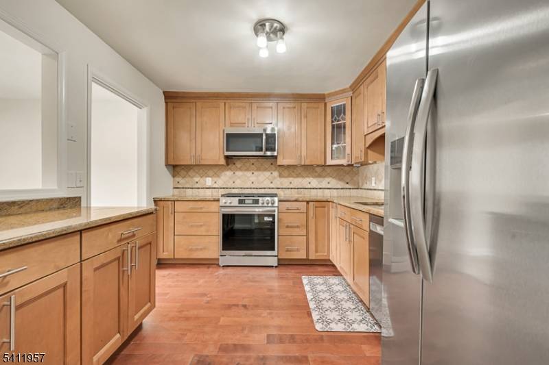 Welcome to this beautifully maintained, North East facing please verify, one level home in the highly sought after Timberline community of North Edison.