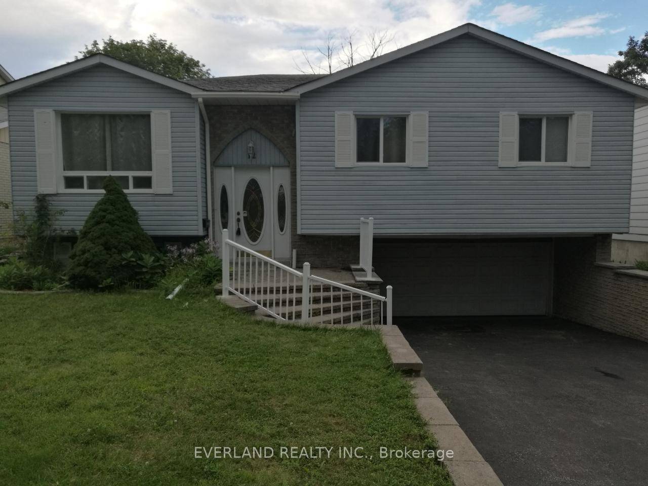 Welcome to this beautiful and well maintained 3 bedroom raised bungalow, ideally located in the heart of Barrie.