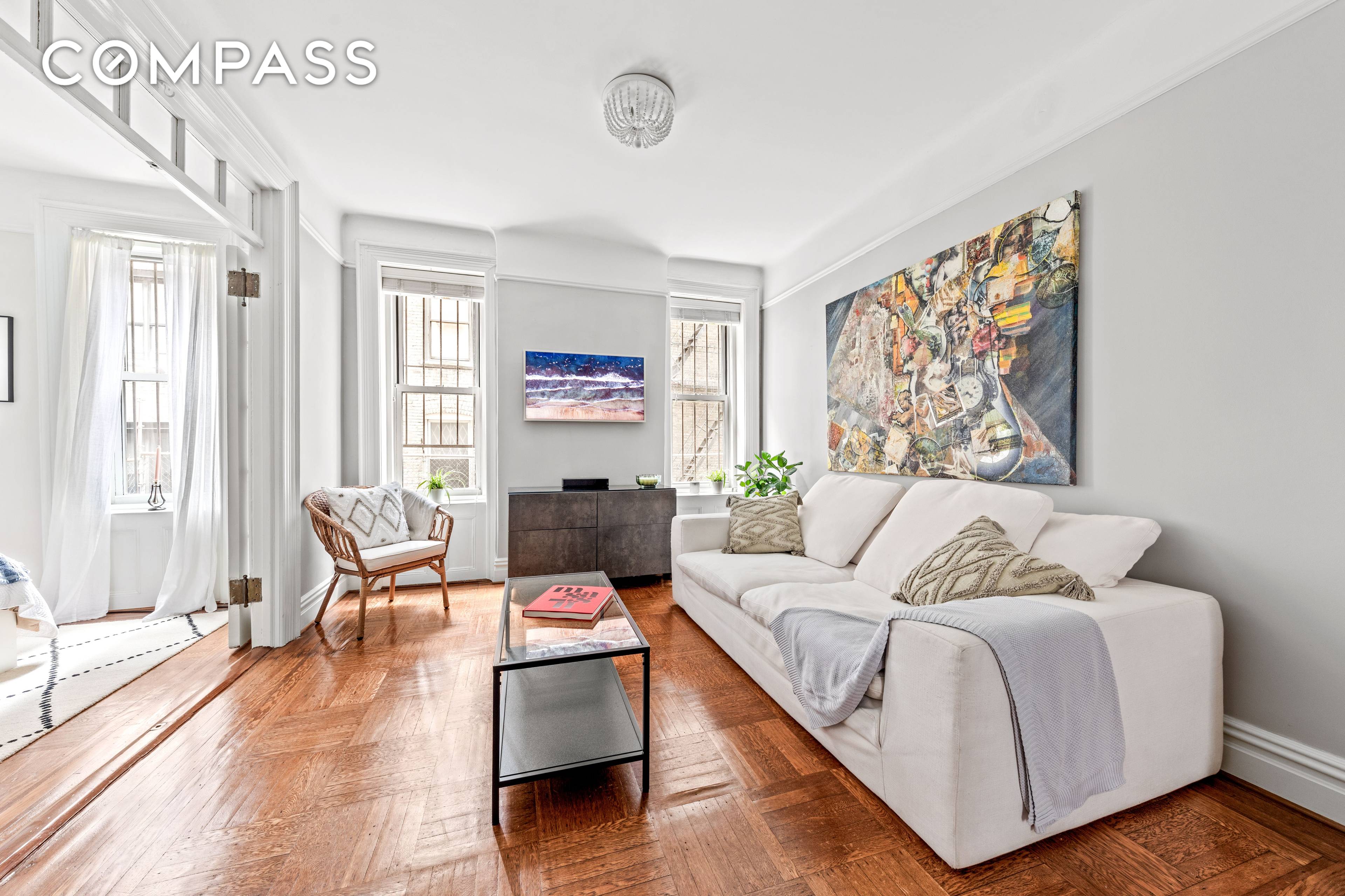 Beautiful 1 bedroom on Riverside Park block with low maintenance.