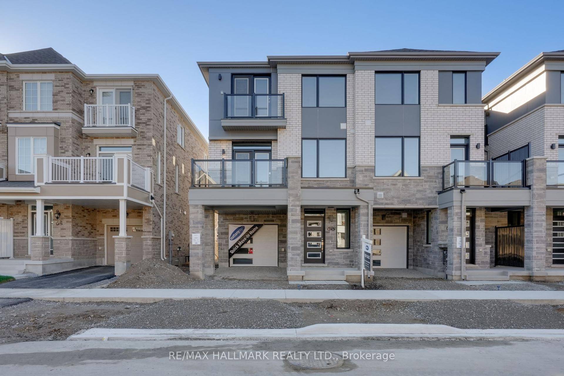 Located in a family friendly neighbourhood near Hwy 400, this 1, 640 sq.