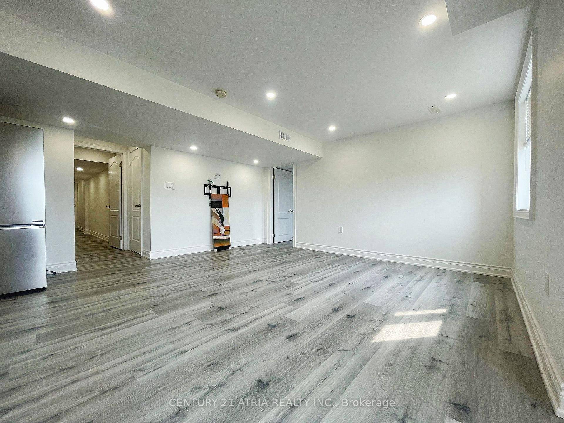Bright and Spacious 2 Bedroom Den, 1 Bathroom Walkout Basement Unit in the Desirable Queensville Community.