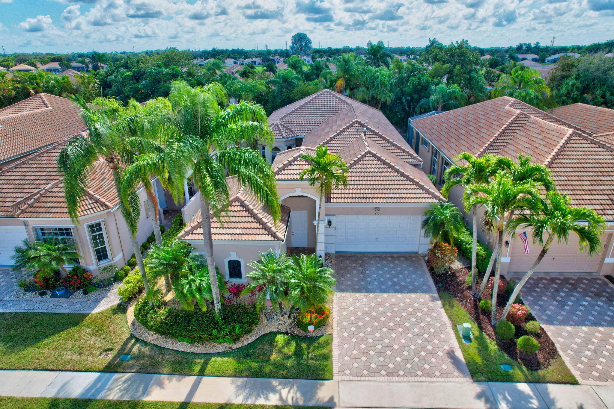 2023 NEW ROOF COURTYARD POOL home in Aberdeen !