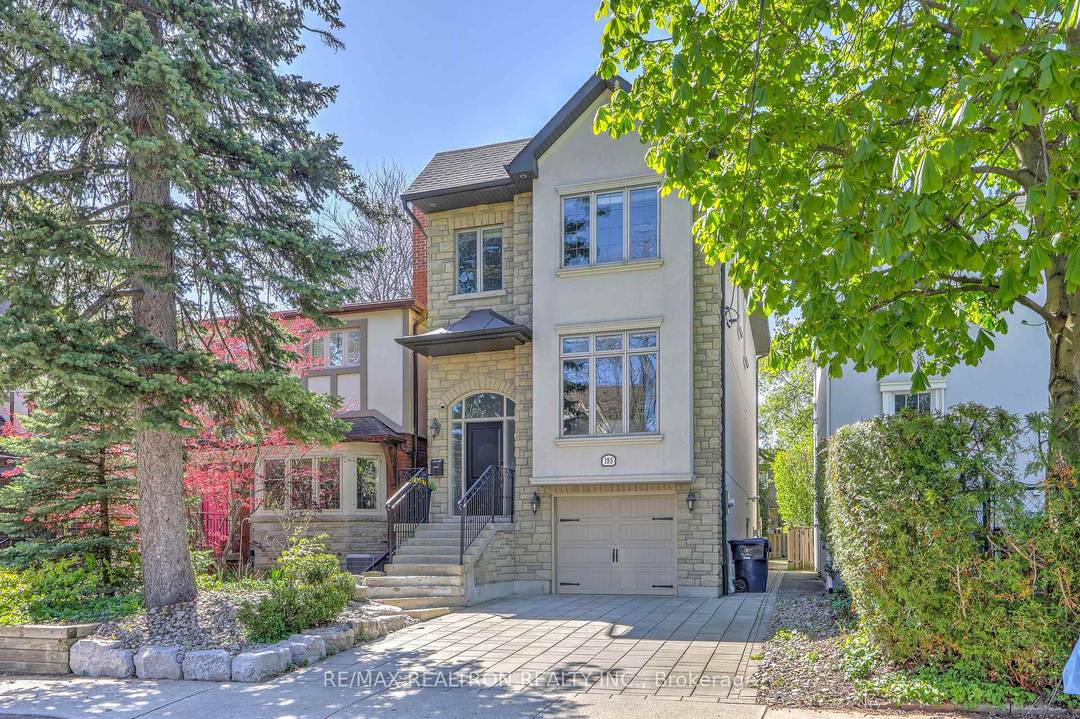 Located in the Desirable Lawrence Park North and within the coveted John Wanless Public School catchment.