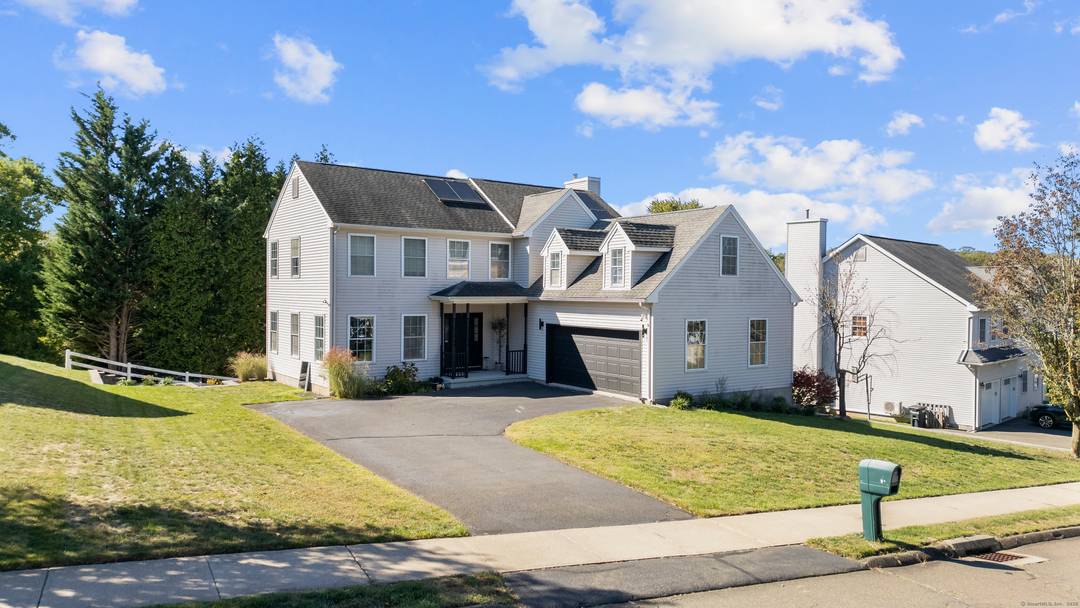 Beautifully Updated Colonial on a Peaceful Cul de Sac !