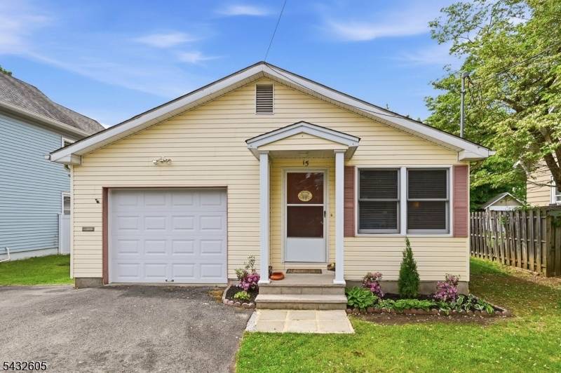 Orchard St Bloomingdale Boro New Jersey Single-Family
