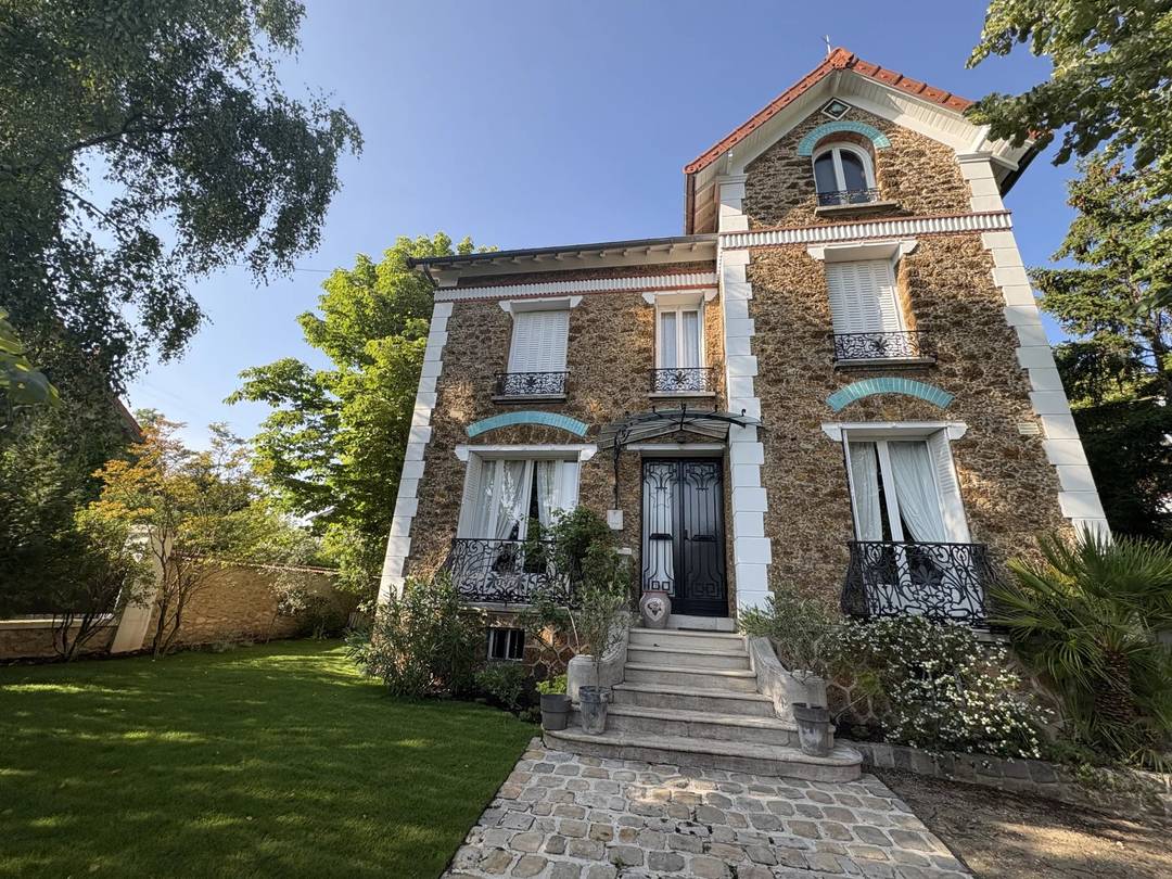 Maison à La Varenne Saint-Hilaire – Triangle d’Or
