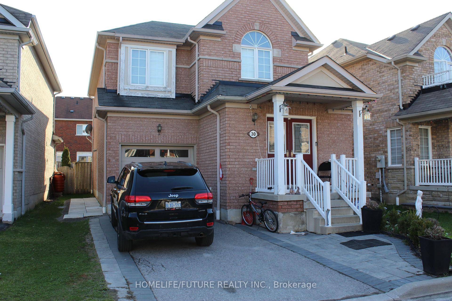 Detached House One Bedroom Basement For Lease.