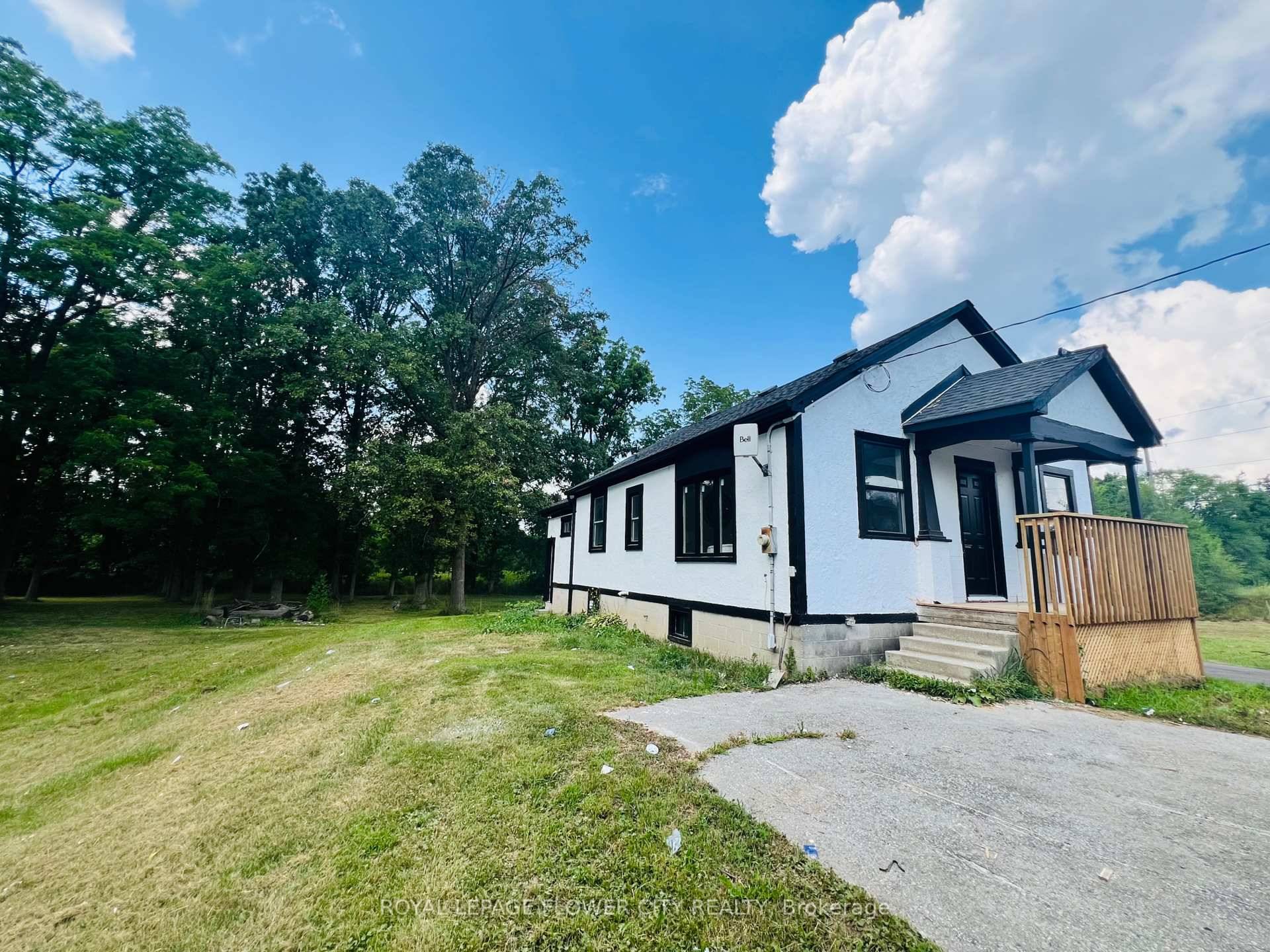 Charming Country Style 3 Bedroom Home on a Large Corner Lot Prime Southwest London Location !