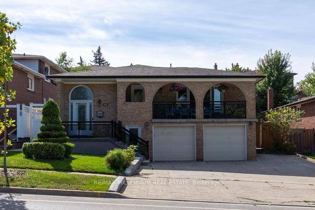 Clean amp ; Spacious One Bedroom Walkout in Prime Woodbridge Location !