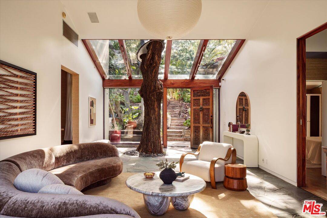 8882   Lookout Mountain Ave 4BR Hollywood Hills East La