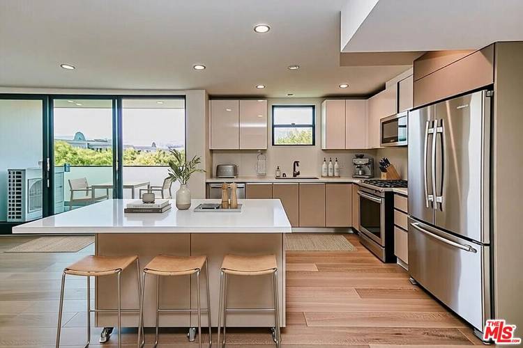 328 N Maple Dr 2BR Beverly Hills Post Office | B.H.P.O. La