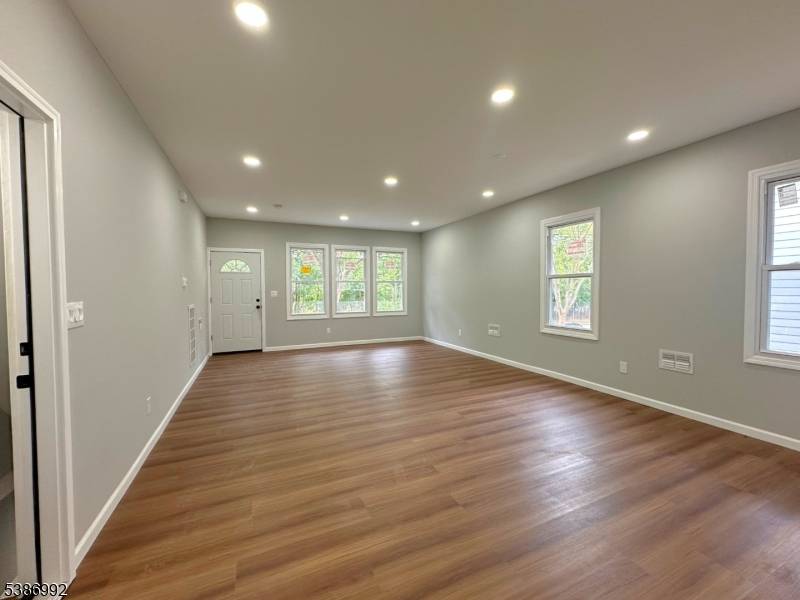 Newly Renovated Apartment located in Clifton NJ !