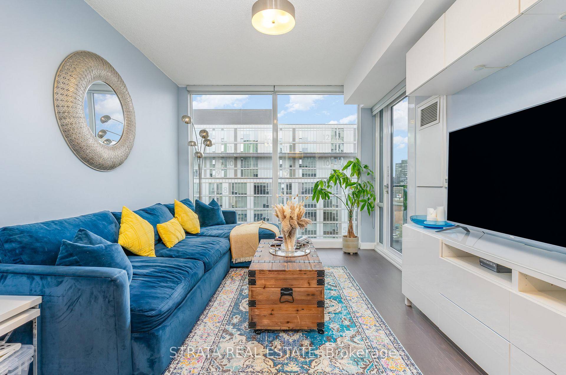 This stunning 1 bedroom den, 2 bathroom suite is flooded with natural light through floor to ceiling windows and features soaring 9 foot ceilings, hardwood flooring throughout, and a walk ...