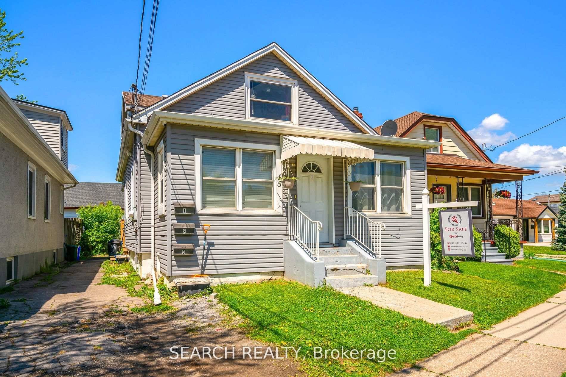 Spacious 3 Bedroom Main Floor Rental St.