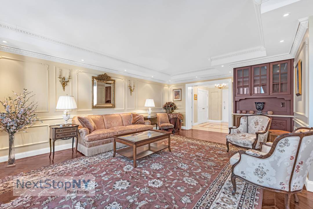 Welcome to Residence 48K, a highly desirable K line home at the iconic Trump Tower.