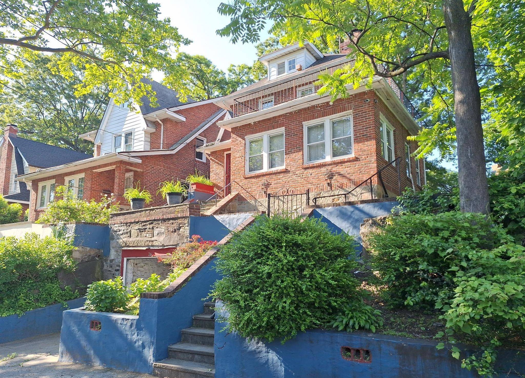 This Colonial Style Home Features 3 Bedrooms, Full Bath, Formal Dining Room, Eat In Kitchen amp ; 1 Car Garage.