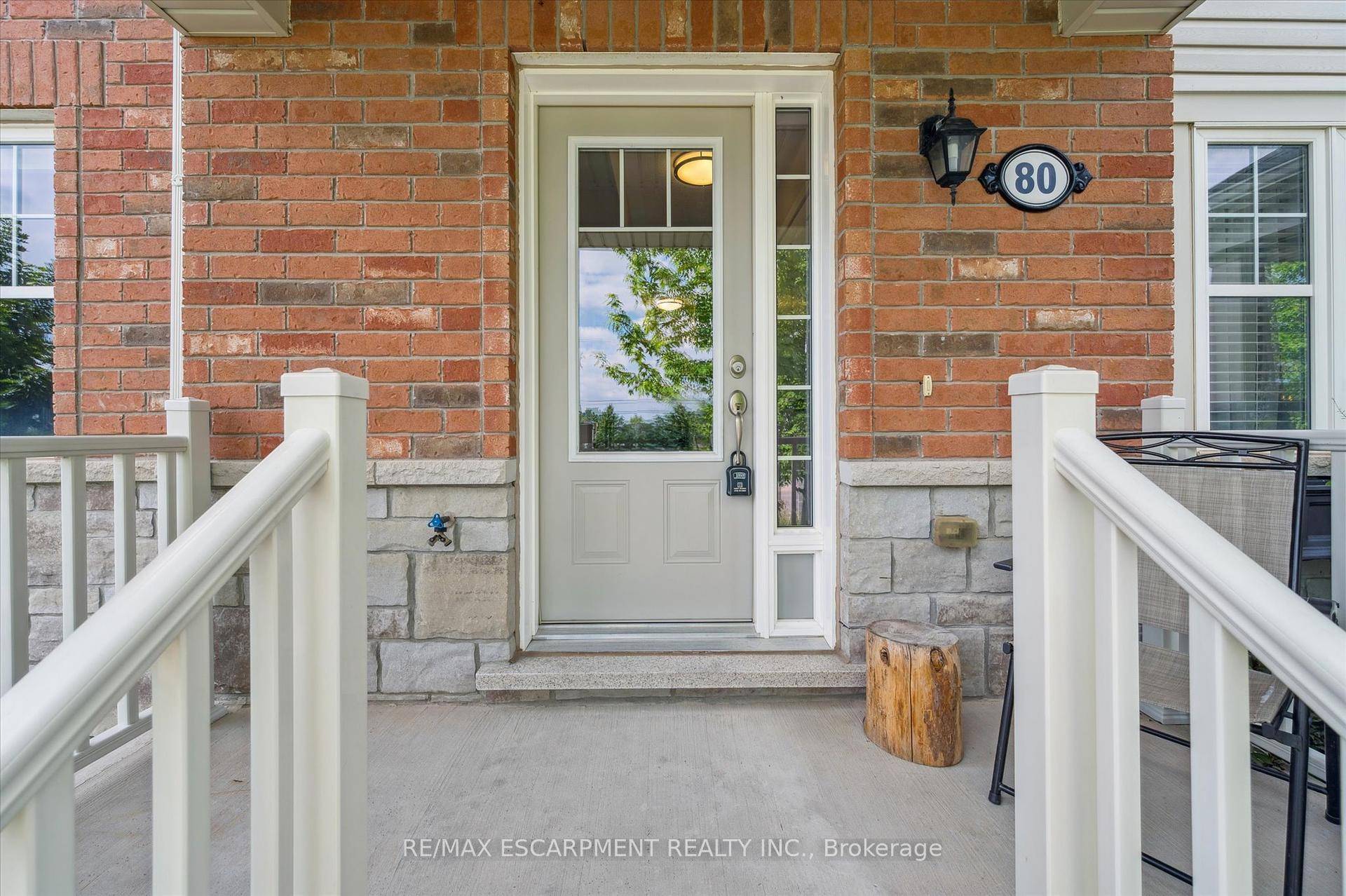 Motivated Seller !.... Welcome to this spectacular 3 level, just like a semi Detached end Unit Townhome in the Charming quiet town of Waterdown !