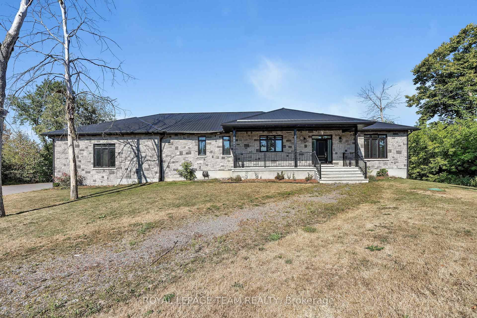 Elegant Estate Bungalow on Quiet Cul de Sac Welcome to this beautifully appointed 3 2 bedroom estate style bungalow, nestled on a peaceful cul de sac perfect for families seeking ...