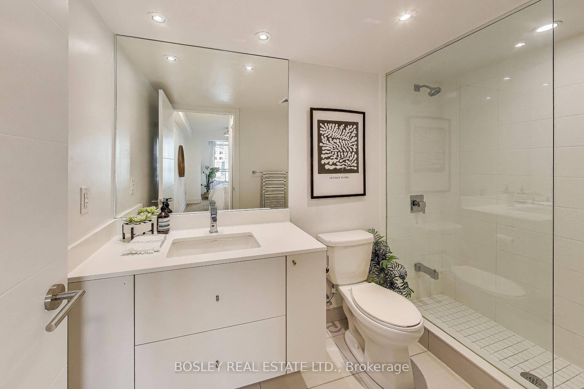 Where King West meets Queen West, welcome to the best of all worlds Muse e Condos.