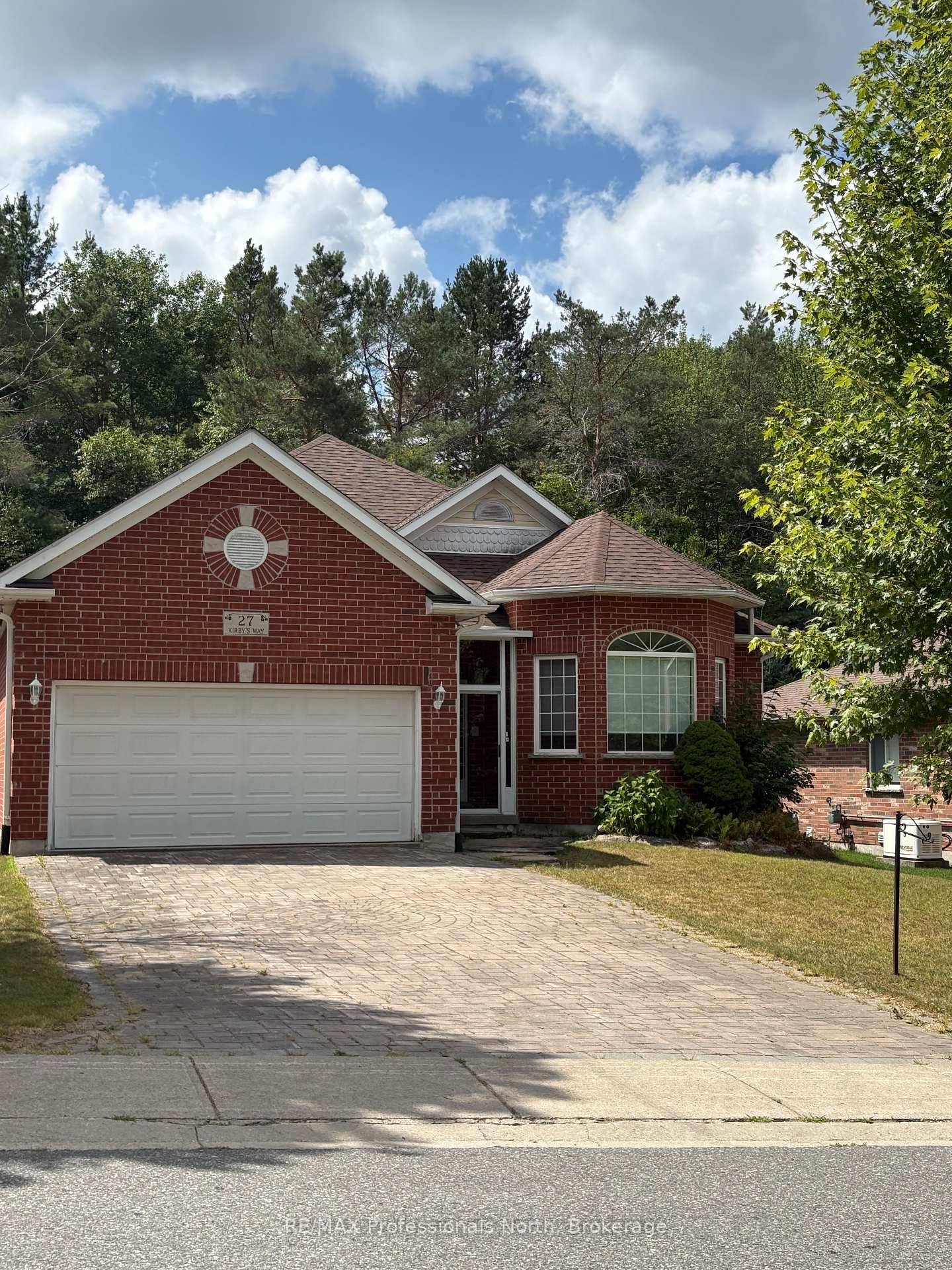 Welcome to this well maintained brick bungalow nestled in a quiet cul de sac in town.