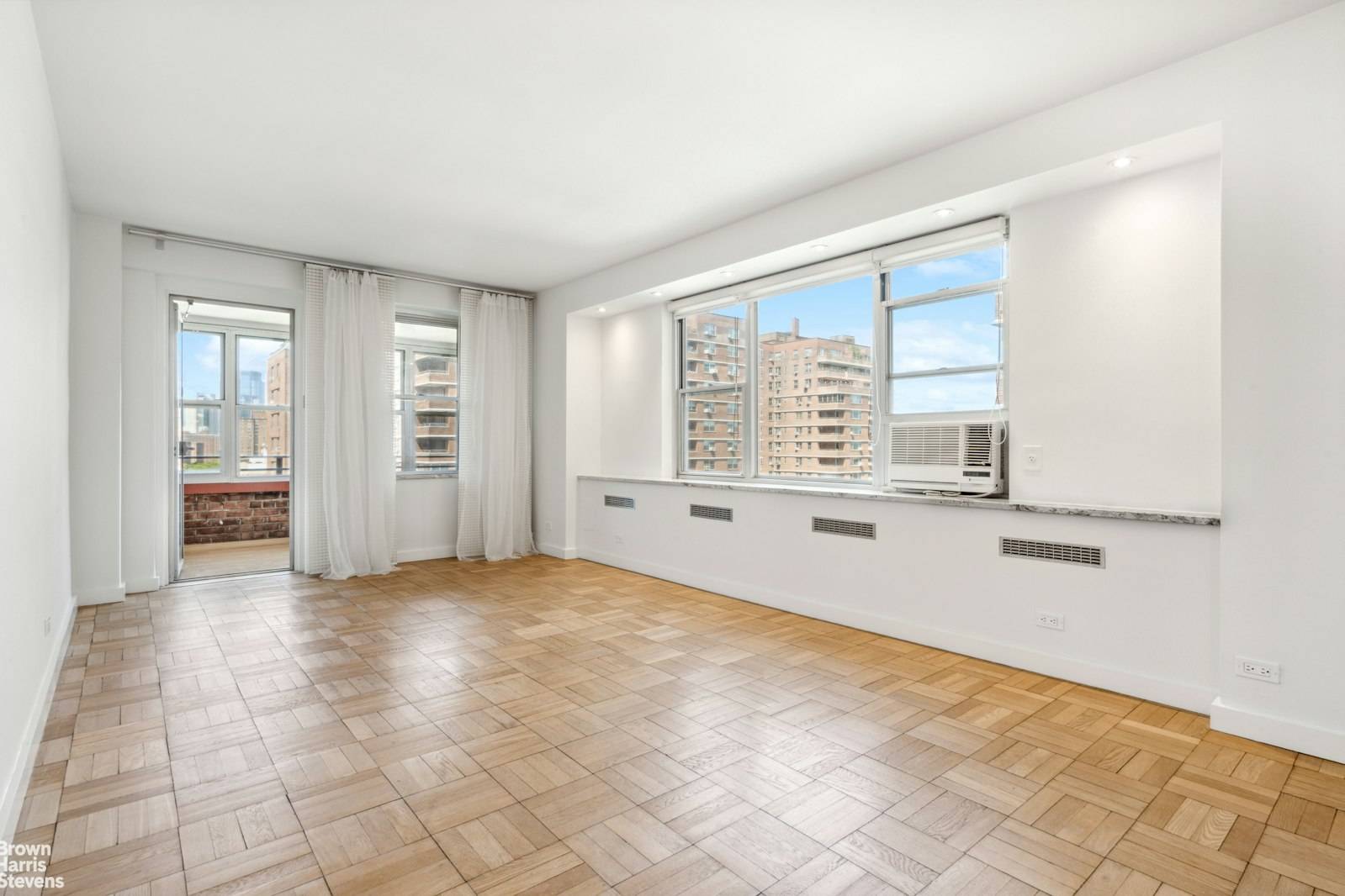 Meticulously renovated 1BR Balcony !