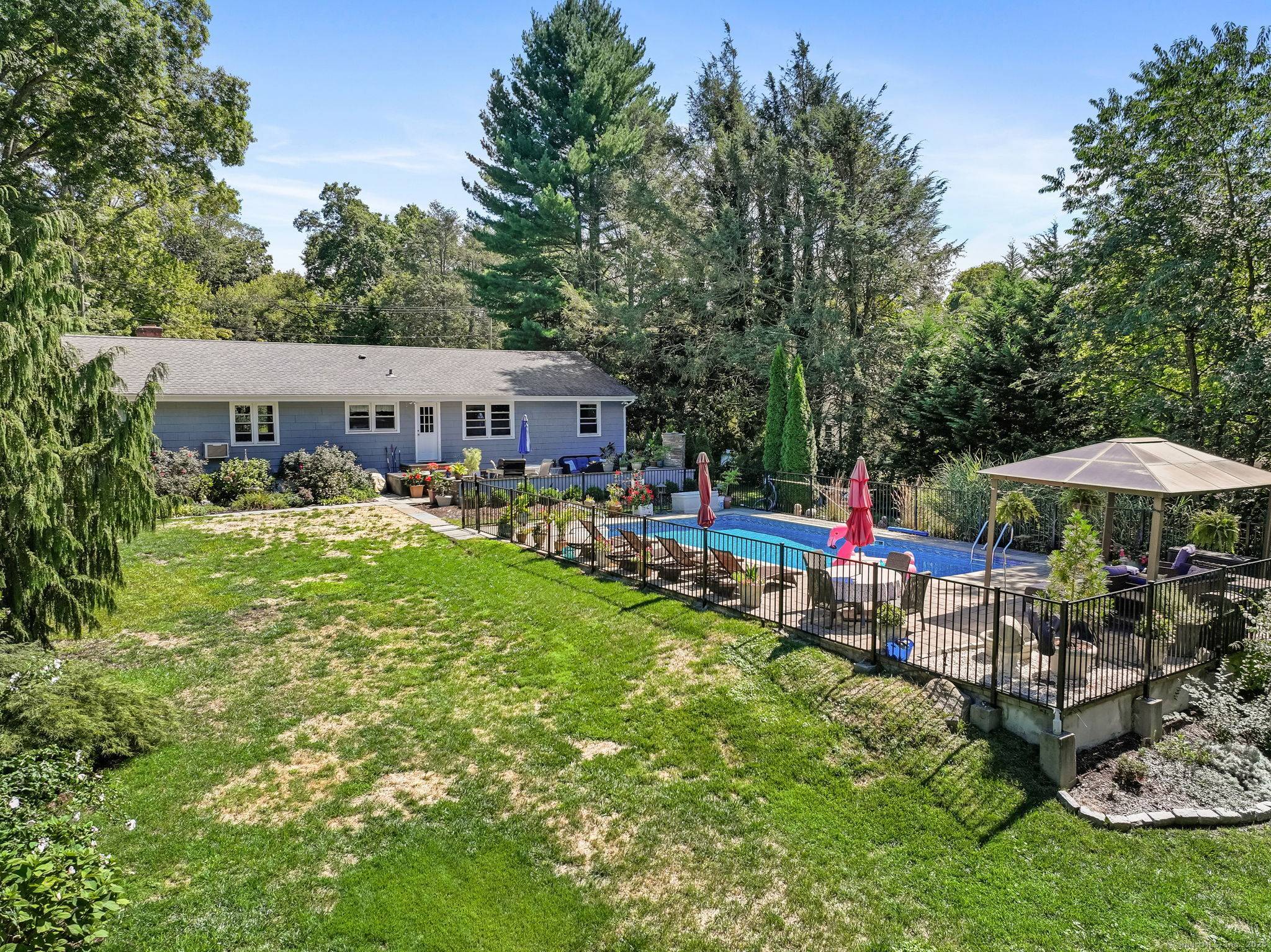 Your own private oasis on a desirable Pepper Ridge cul de sac !