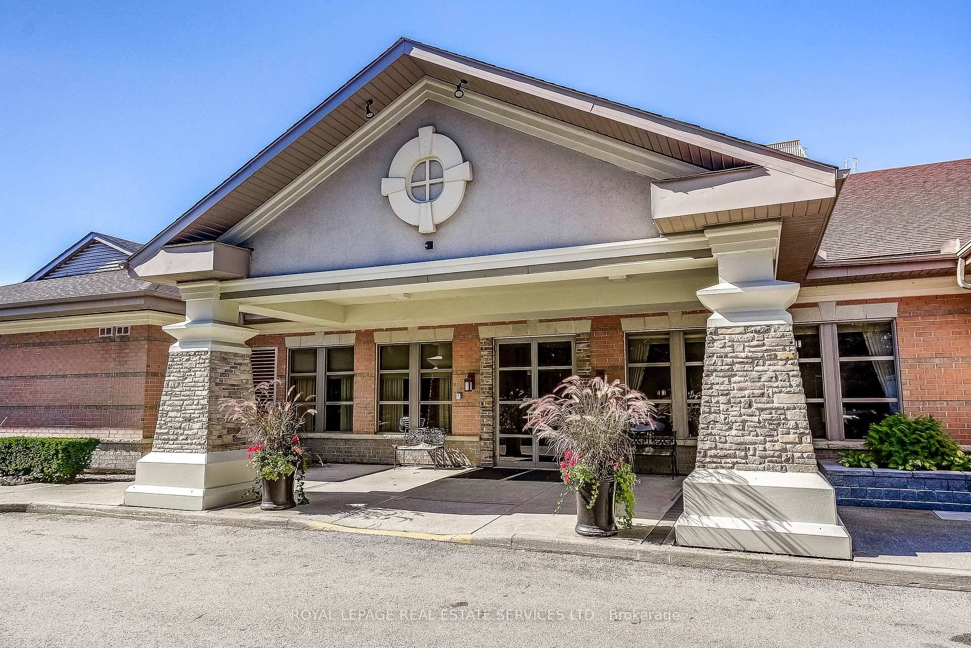 Experience Luxury Retirement Living at Hearthstone by the Lake !